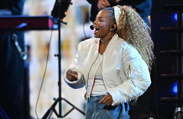Janet Jackson’s return to the AMA stage after seven years was nothing short of spectacular.