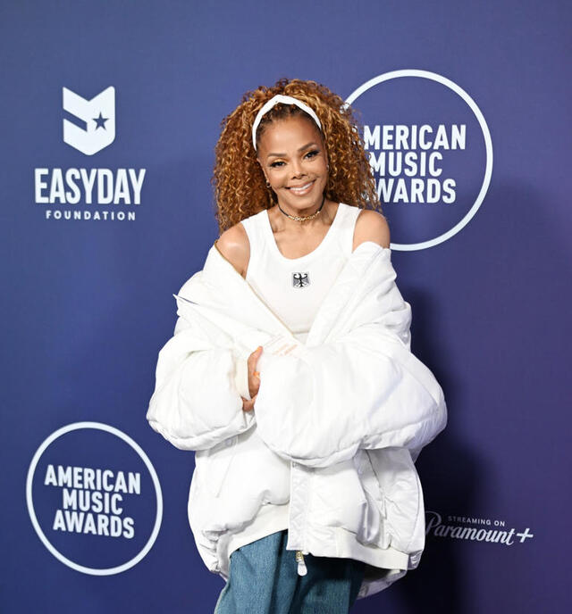 Many viewers were struck by Janet’s youthful appearance and vibrant energy at 59 years old.