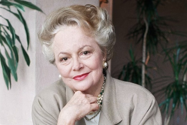 After decades in the spotlight, Olivia chose a quieter life, relocating to Paris in the 1950s.