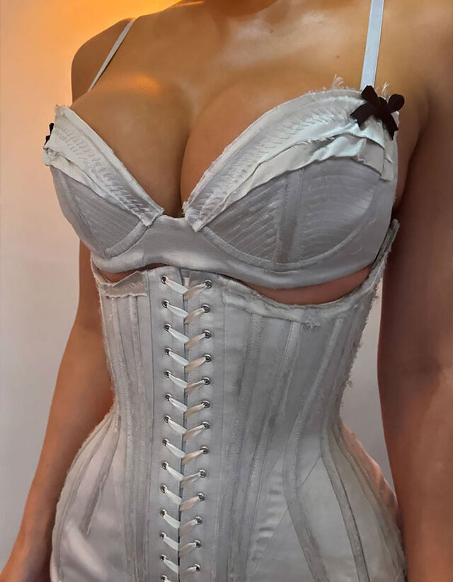 Although Kylie’s dress wasn’t technically white, its pale shade—especially under certain lighting—led many to consider it unsuitable for the event.