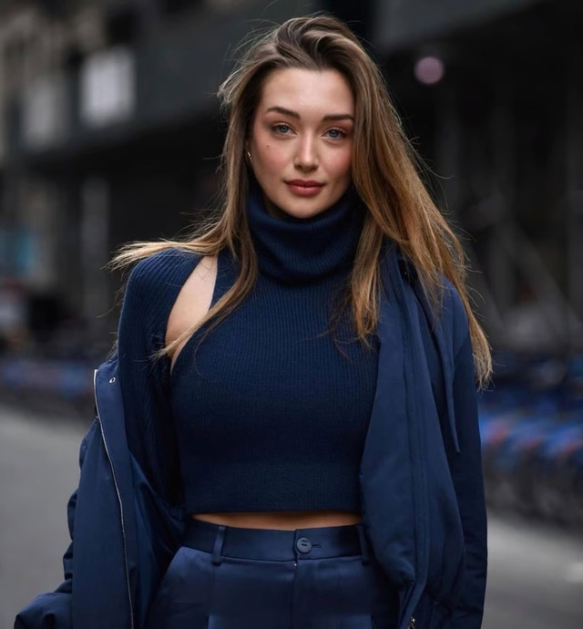 Street style meets sophistication: Penny’s chic look proves timeless elegance never fades.