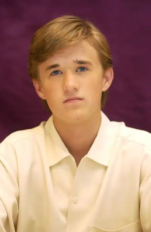 A thoughtful portrait of Haley in his teenage years, transitioning from child star to young actor.