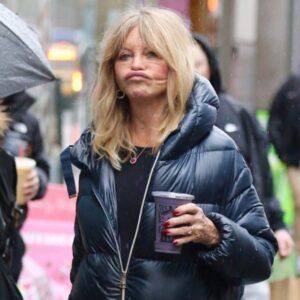 Goldie Hawn: When Hollywood Focuses on the Face, Not the Legacy