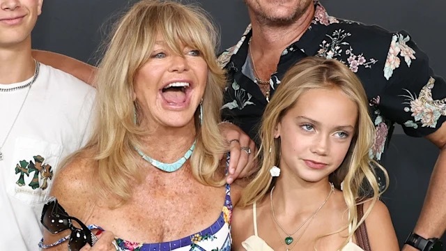 While Goldie’s look evoked her classic bohemian-chic era, Rio’s youthful outfit brought a modern twist.