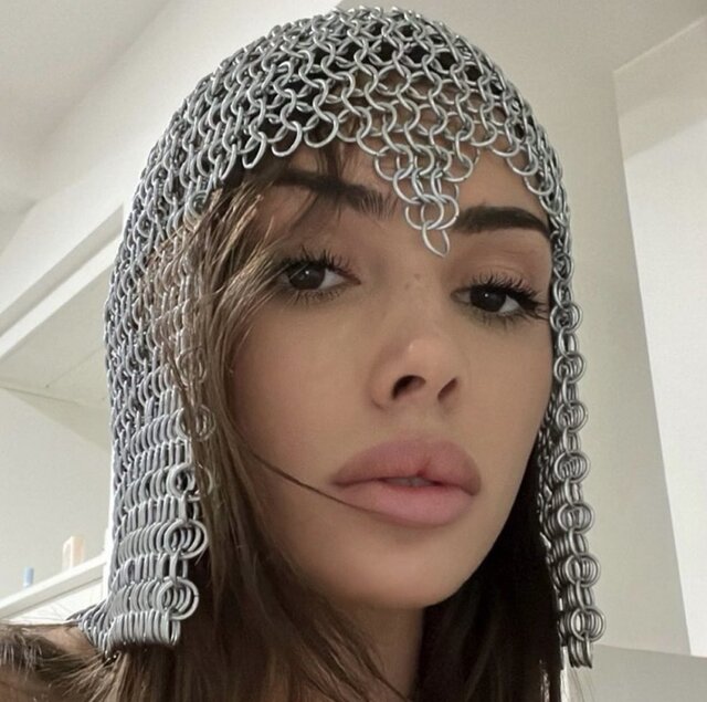 While still a teenager, Bianca launched Nylons Jewelry, a brand that allowed her to experiment with shape, material, and style
