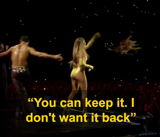 With a gleeful laugh, she told a fan in the crowd, “You can keep it… I don’t want it back,” referring to the skirt she had thrown.