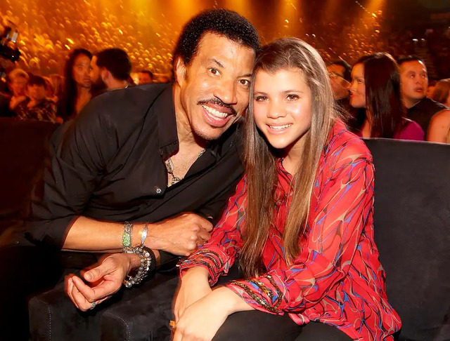 Flashback: A young Sofia at her father’s side, proving she’s been in the spotlight since childhood.