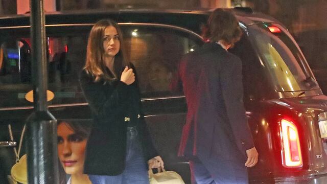 Witnesses described Cruise looking sharp in a tailored, understated outfit, while Ana leaned toward business-casual chic