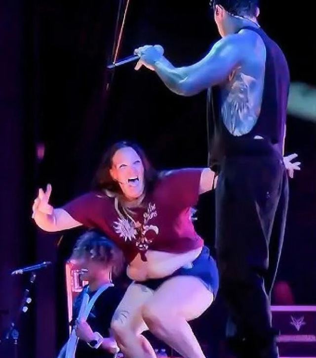 After being escorted out of the concert venue, she recorded herself smiling and seemingly unbothered by the entire ordeal