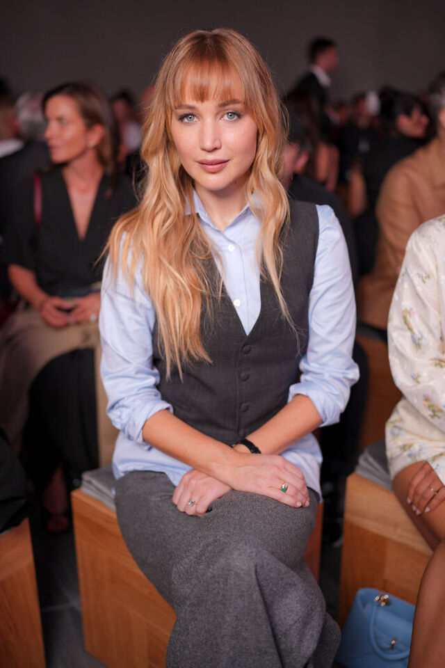 At the heart of the Paris Fashion Week buzz: Jennifer Lawrence, looking effortlessly chic, while fans and critics debated her evolving appearance.