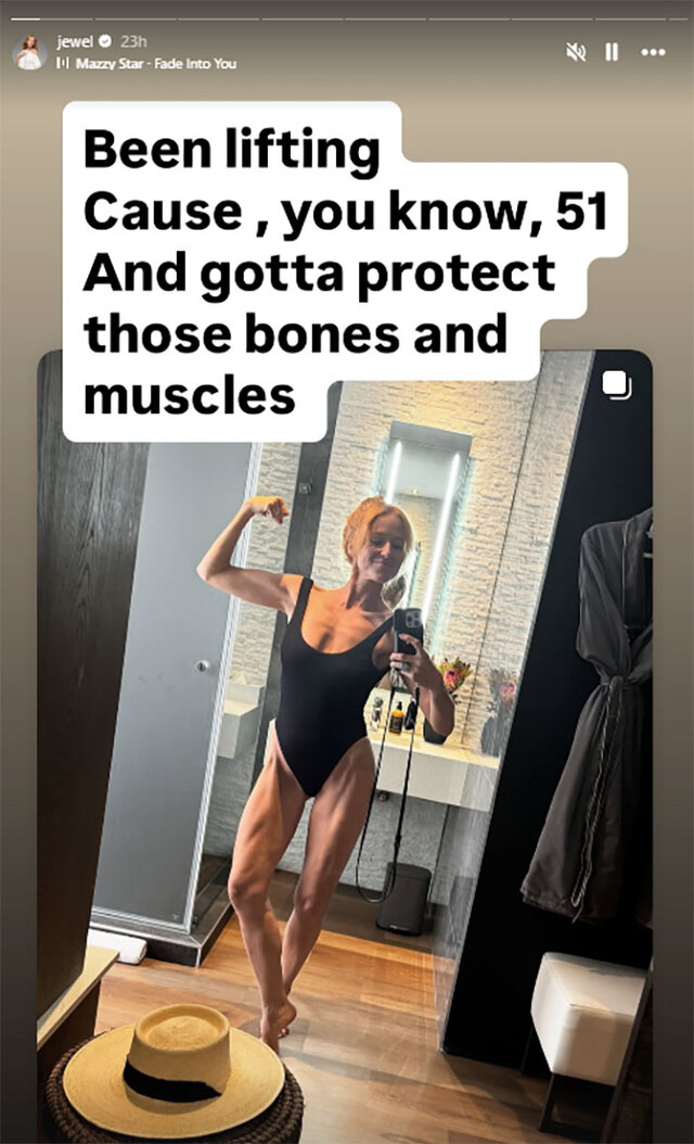 In one striking shot, she flexed in a black one-piece swimsuit, snapping her own reflection in a bathroom mirror.