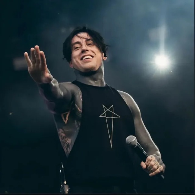 On the other side, many fans were outraged by Radke’s body-shaming and considered it to be an unacceptable overstep