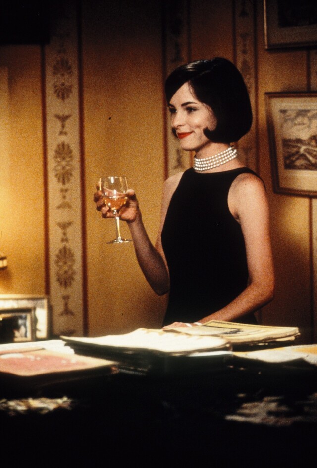 Parker Christian Posey in the movie The House of Yes (1997)