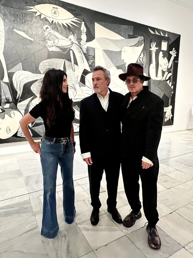 The most striking aspect of Johnny Depp’s new look was how effortlessly he embodied simplicity and calmness.