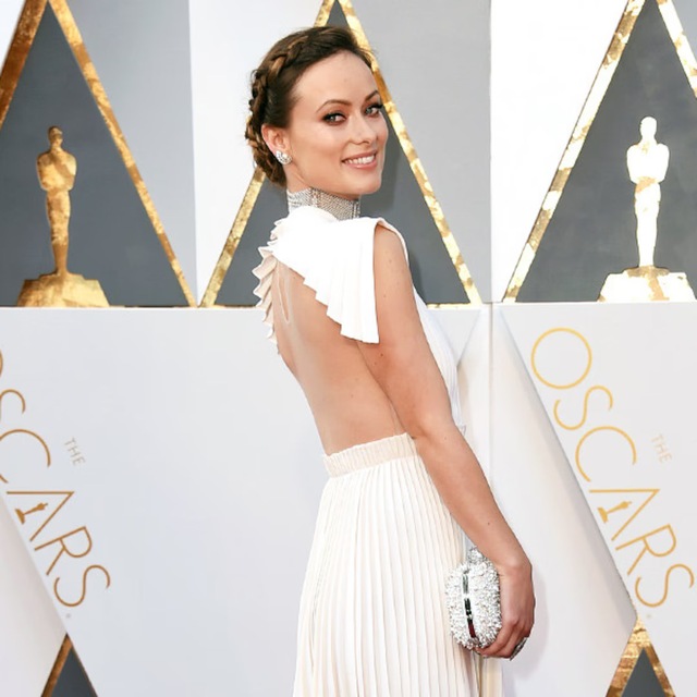 The understated elegance of Olivia Wilde’s ivory gown that stole the spotlight.
