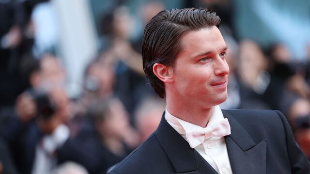 Dressed in a sharp, custom-tailored tuxedo, Patrick didn’t simply walk the red carpet—he commanded it