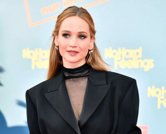 Jennifer Lawrence wasn’t just promoting a film; she was living a performance — raw, funny, and real