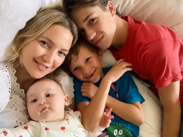 Kate Hudson shares a quiet, unfiltered moment with her three children — a glimpse into the warmth and authenticity that define her approach to motherhood.