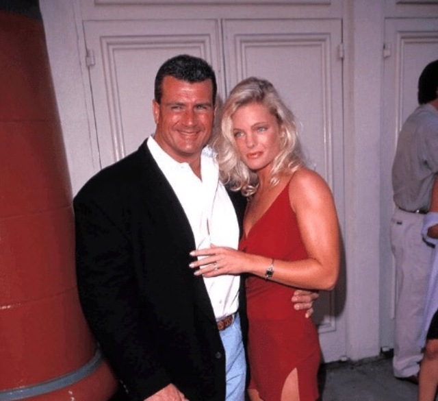 She later married Philip Goglia in 2001, but the marriage was short-lived.