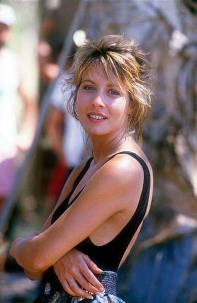 Born on January 7, 1958, in Fairfield, Connecticut, Linda Kozlowski wasn’t born into the world of glitz and glamour.