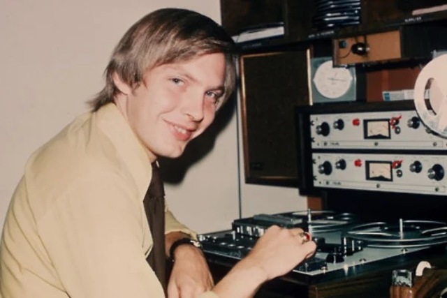 Born on May 16, 1947, in Louisville, Kentucky, Bob Edwards developed an early fascination with radio.