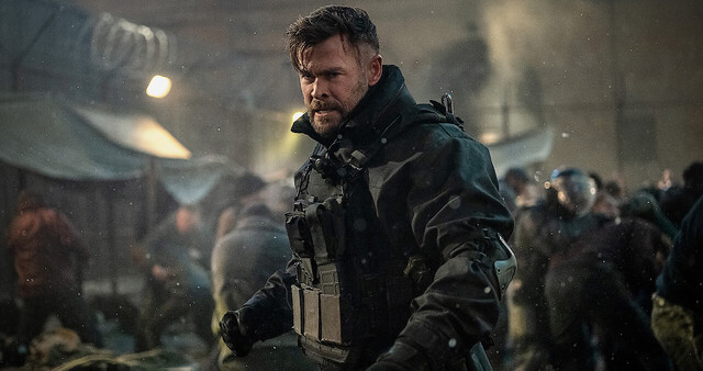 Chris Hemsworth in Extraction
