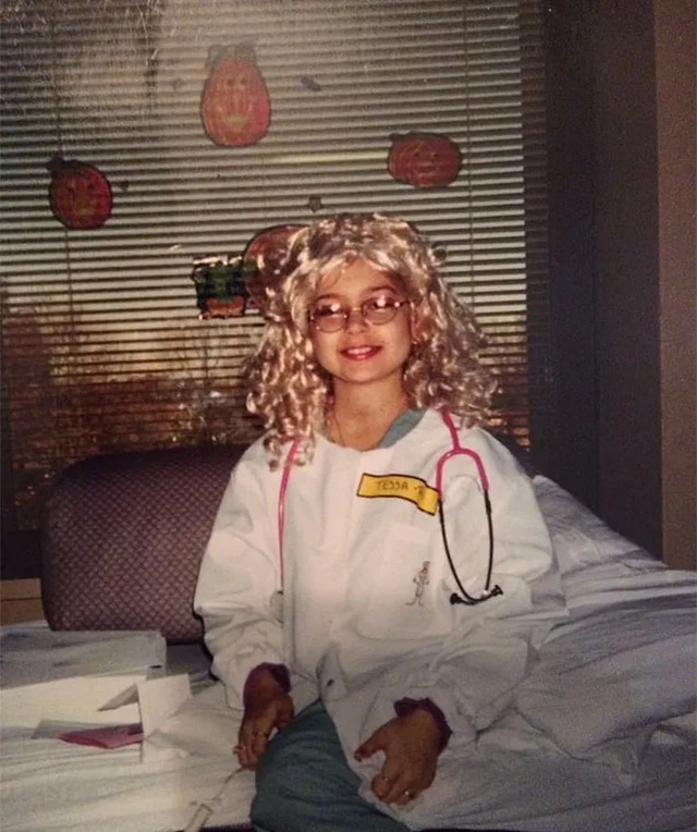 Tessa’s journey began in the spring of 2000 when she started experiencing excruciating pain in her leg