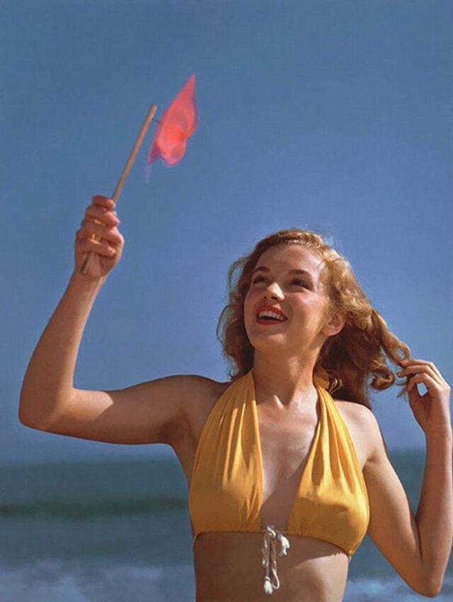 The Moment Before Stardom: When Norma Jeane Stepped Into the Frame