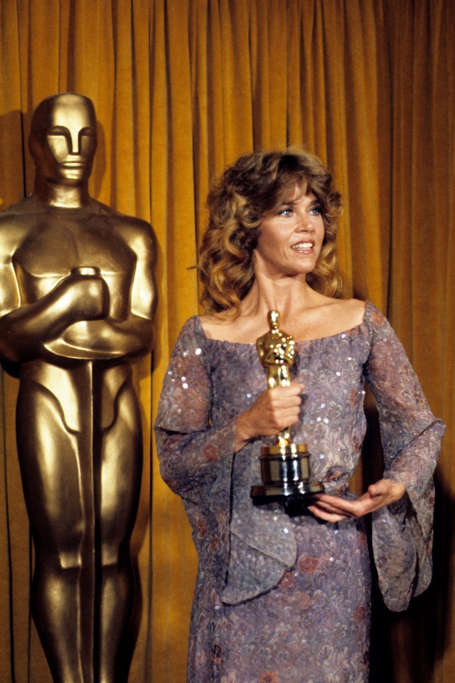 The film’s success earned her an Academy Award for Best Actress, proving that she could carry complex and multi-faceted characters with authenticity.