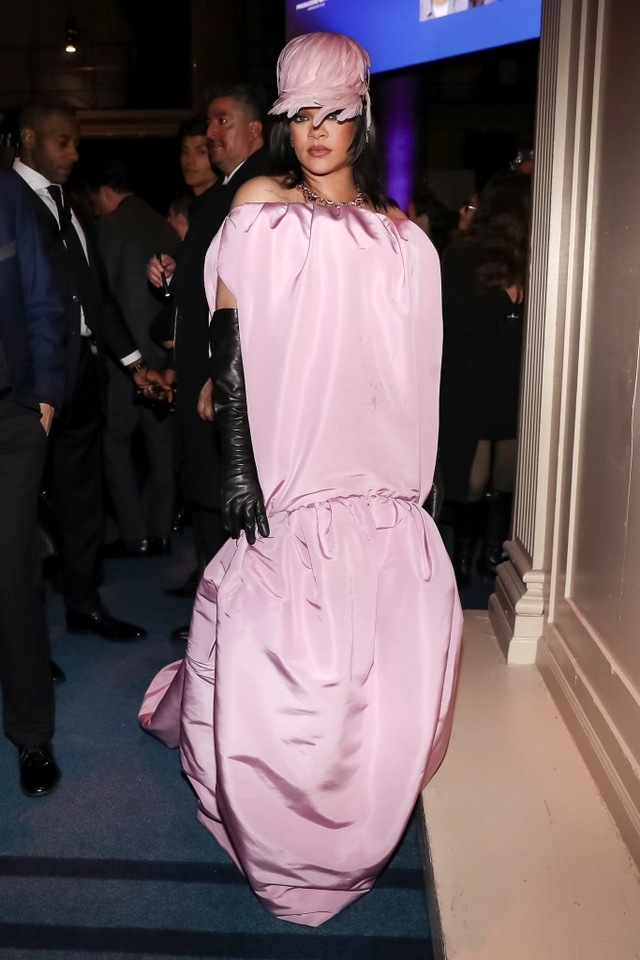 The look featured a voluminous pink gown that seemed to float around her frame, with a lengthy train adding to its dramatic effect.