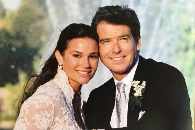 The wedding, which was originally planned for 2000, eventually took place in 2001 at Ireland’s Ashford Castle