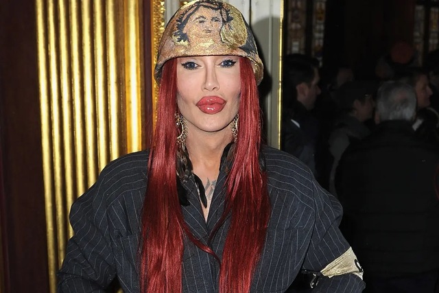 Burns’ bold approach to fashion wasn’t just about aesthetics; it was about living authentically.