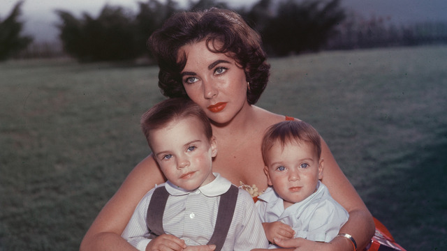 The photograph of Elizabeth Taylor holding her young son Michael captures something rarely seen: unguarded tenderness.