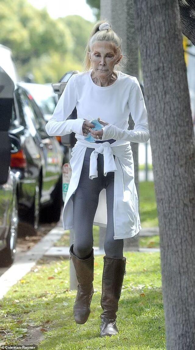 Joan didn't just "play" Valene; she lived her. Fans related to her resilience through betrayals and her compassion in the face of heartbrea