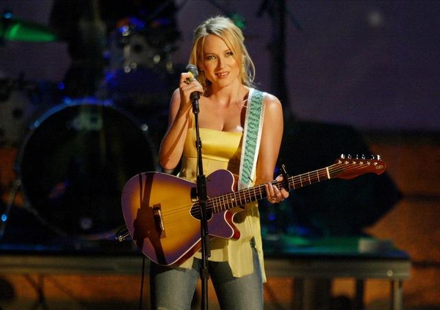 When Jewel’s debut album, Pieces of You, arrived in 1995, it felt like an anomaly